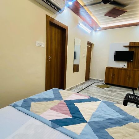מטורה The Raman Palace- A Budget Hotel מראה חיצוני תמונה