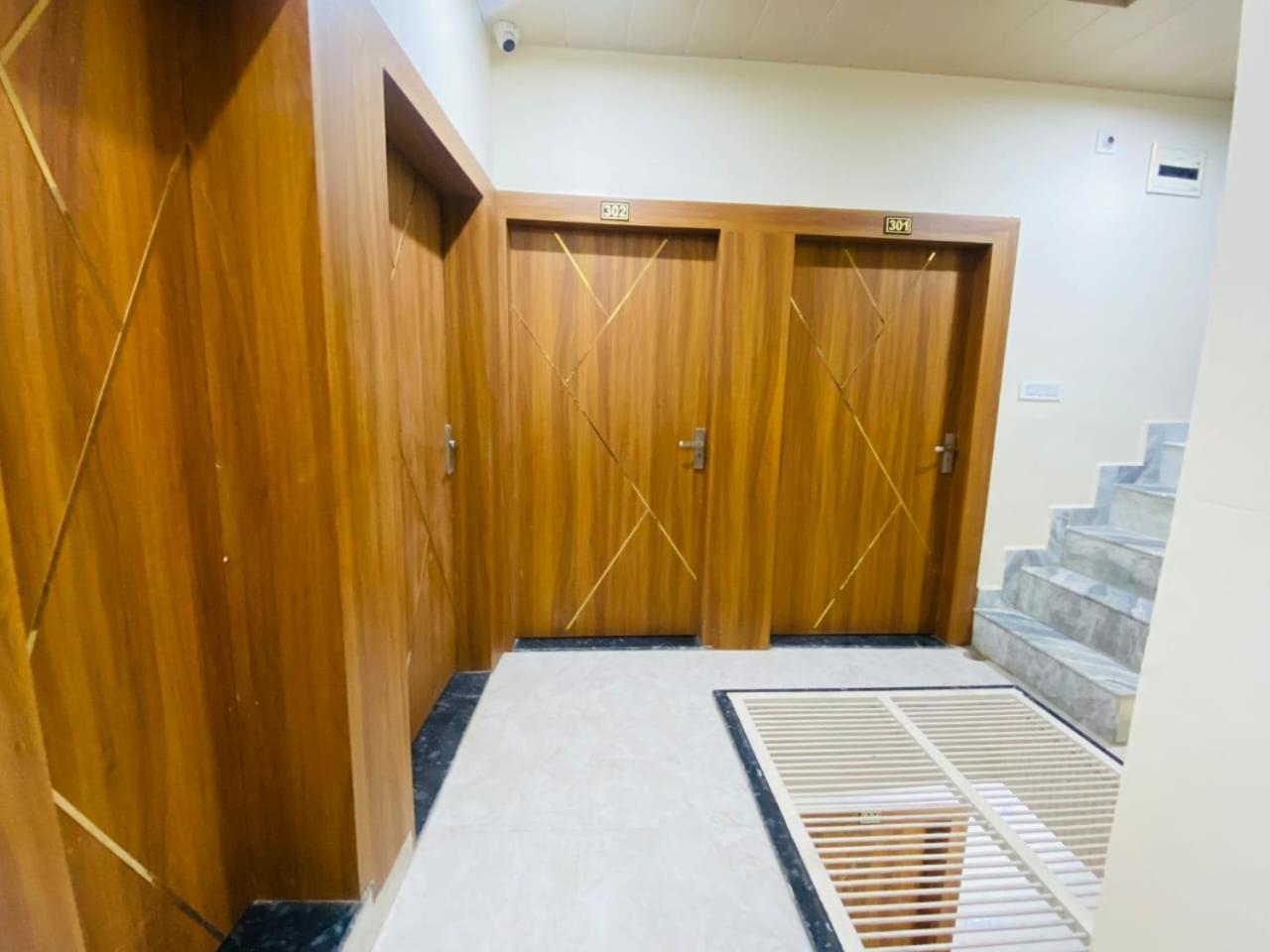 מטורה The Raman Palace- A Budget Hotel מראה חיצוני תמונה