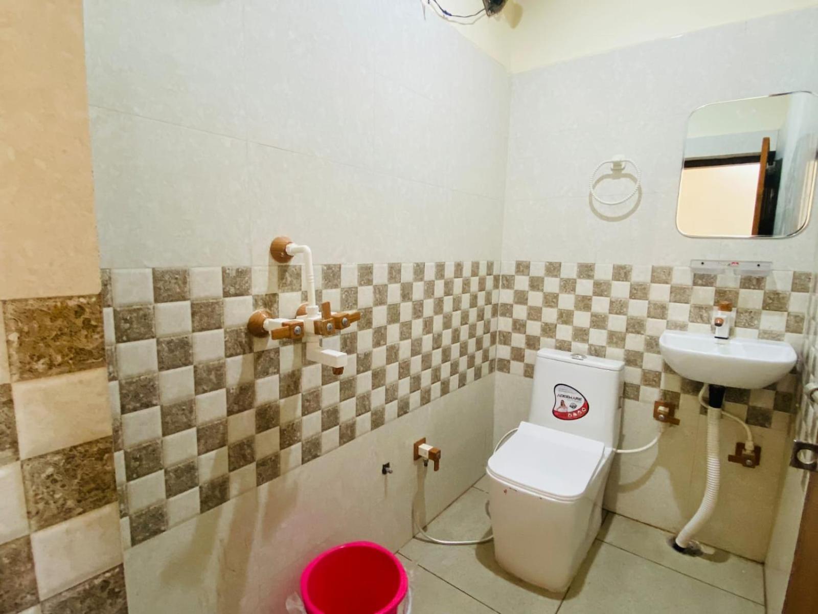 מטורה The Raman Palace- A Budget Hotel מראה חיצוני תמונה